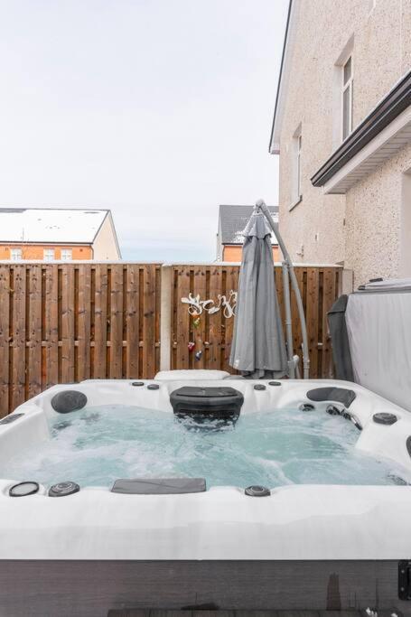 Ferienwohnung Dublin Jacuzzi Escape Exterior foto